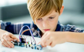 Image for event: Snap Circuits: Bric Build Challenge